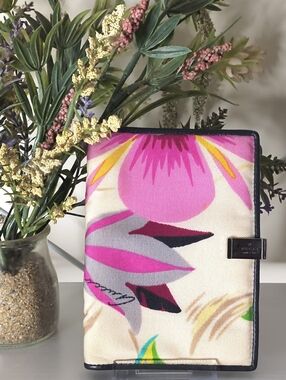 RARE Gucci Vintage White Floral 6-Ring Agenda Organizer - Small (Personal)